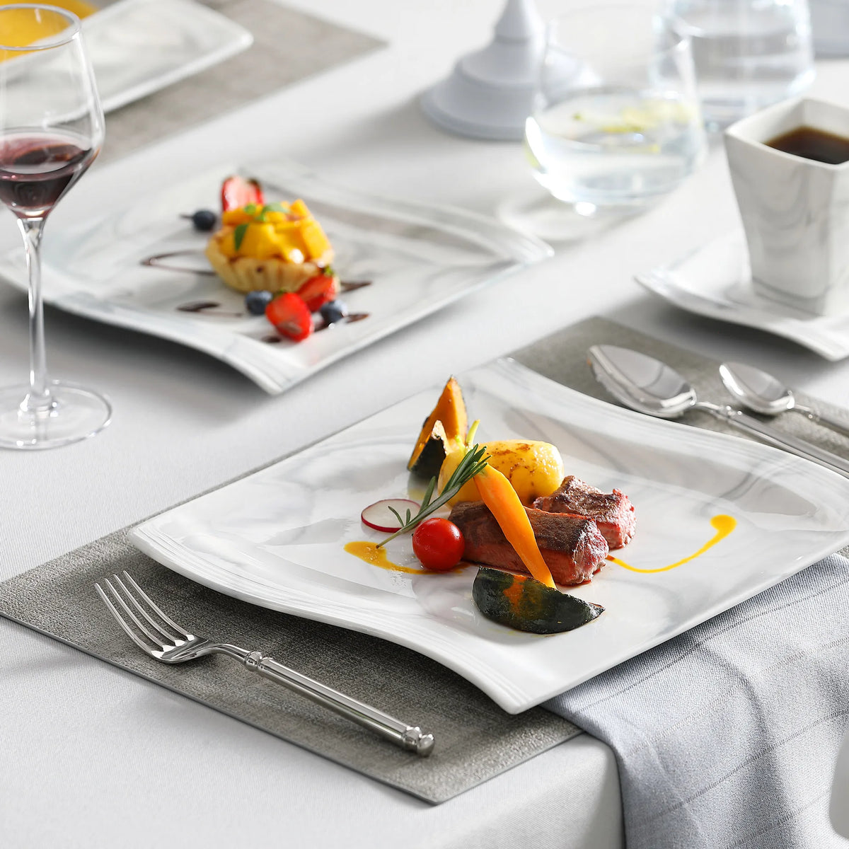 MALACASA Flora Porcelain Dinnerware Set With Plates Cups And Saucers